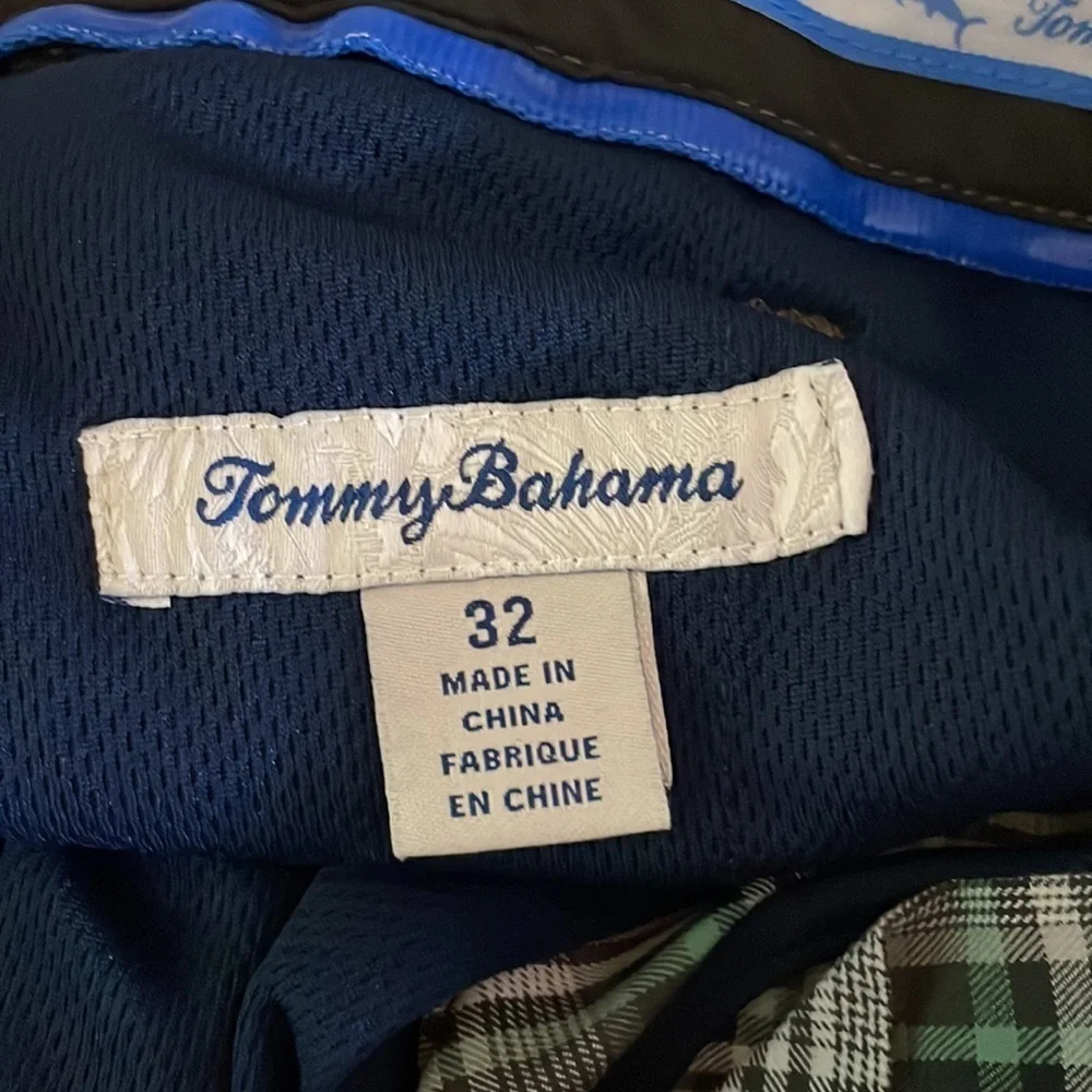 Tommy Bahama men’s golf shorts size 32. Gray‎ and green plaid.